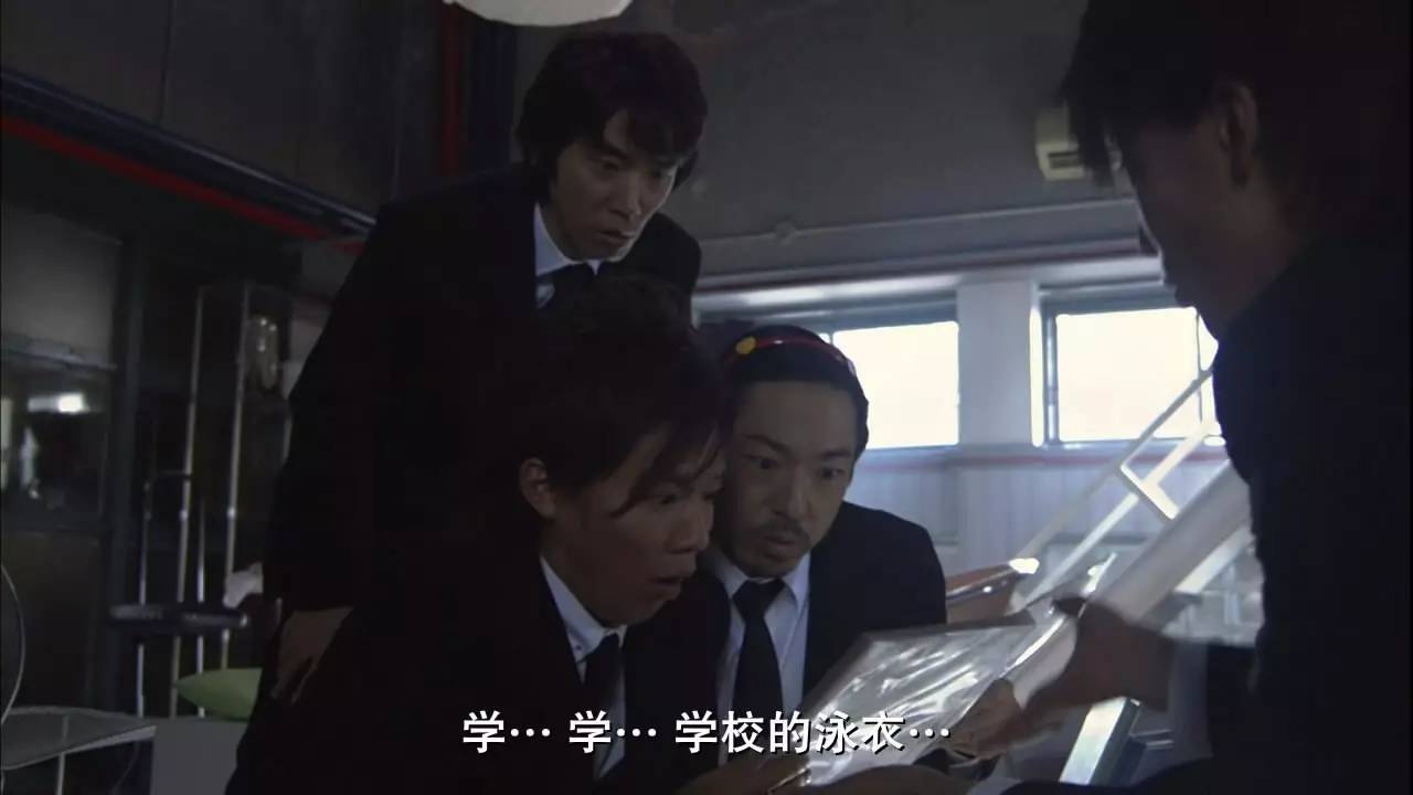 在一个房间里做着羞羞的…j9国际站登录五个痴汉(图6)