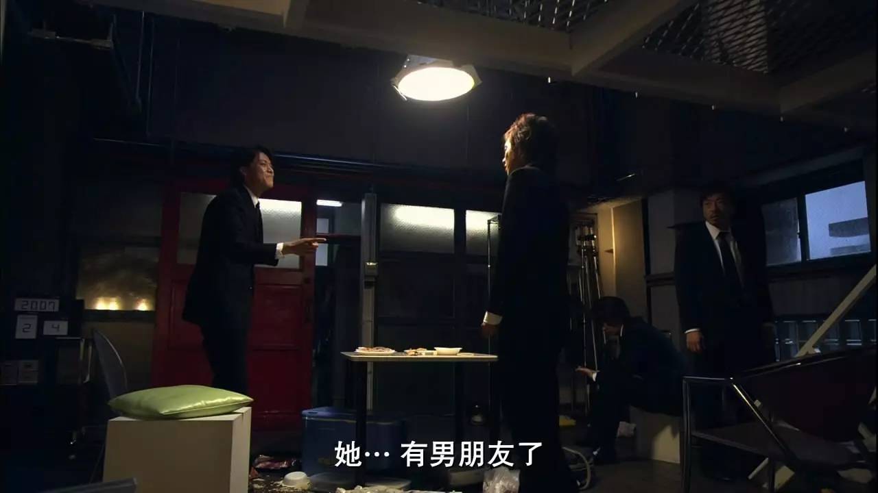 在一个房间里做着羞羞的…j9国际站登录五个痴汉(图12)